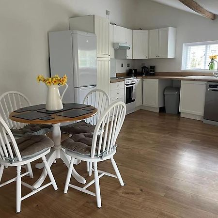 2 Bedroom Cottage In Old Town Swindon Exteriör bild