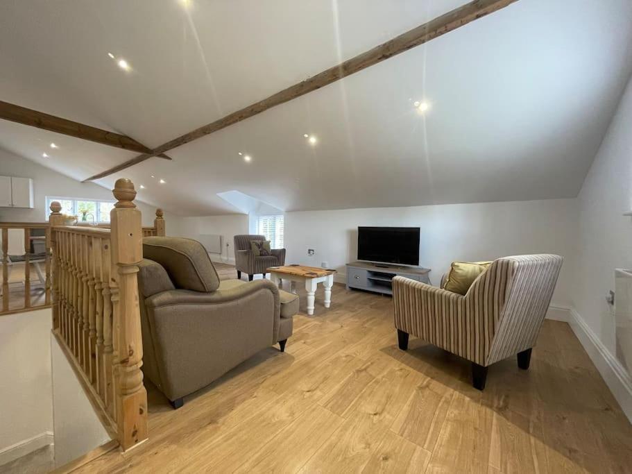 2 Bedroom Cottage In Old Town Swindon Exteriör bild