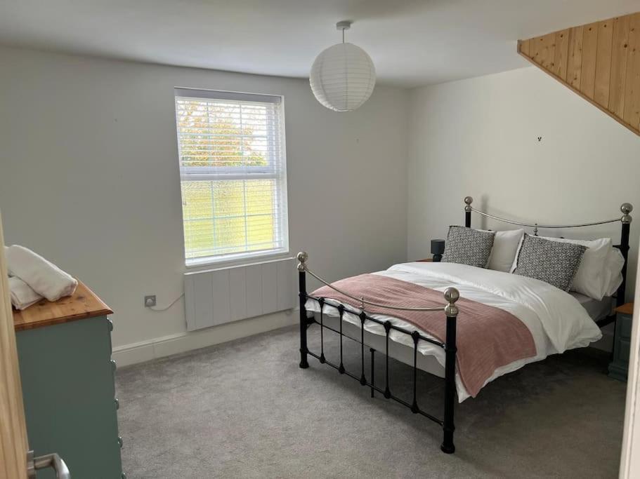2 Bedroom Cottage In Old Town Swindon Exteriör bild