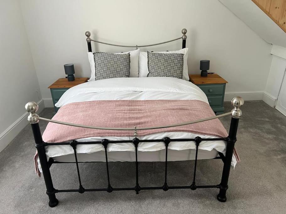 2 Bedroom Cottage In Old Town Swindon Exteriör bild
