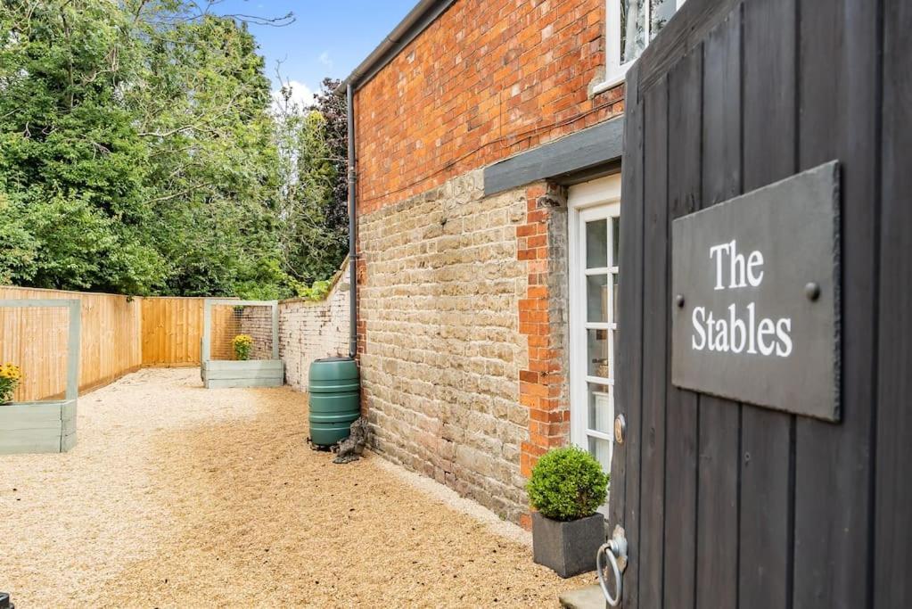 2 Bedroom Cottage In Old Town Swindon Exteriör bild